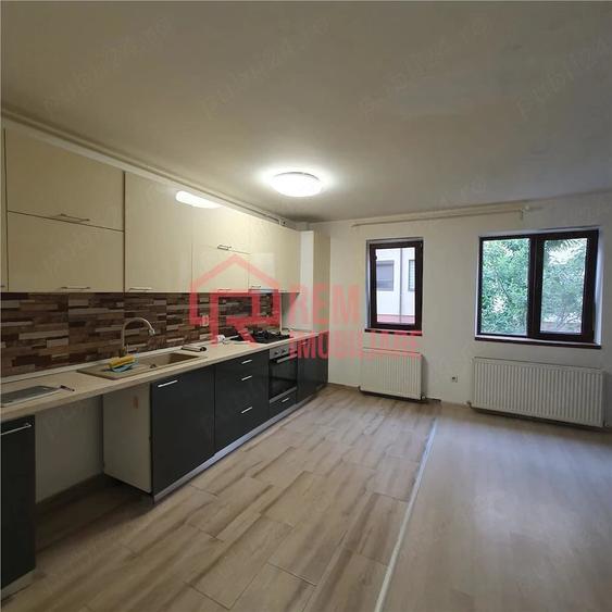 Apartament cu 3 camere decomandat în Fundeni