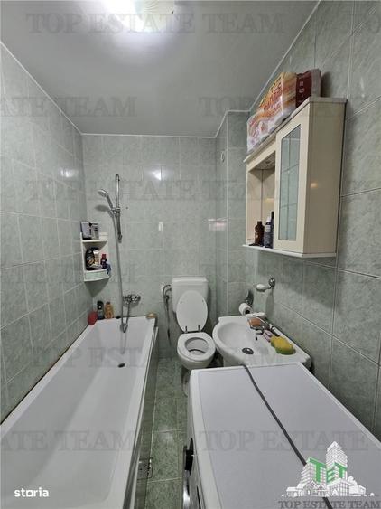 Apartament cu 3 camere decomandat în Valea Oltului