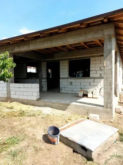 Casă cu 4 camere cu Teren 1600 Mp în Tudor Vladimirescu