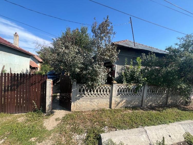 Casă individuală cu 4 camere cu Teren 720 Mp în Smârdioasa