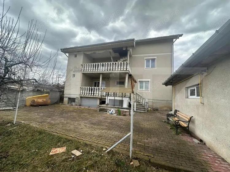 Casă cu 13 camere cu Teren 850 Mp în Bărăbanț