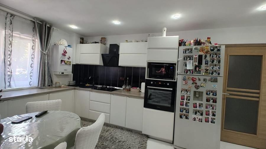 Apartament cu 3 camere decomandat în Decebal