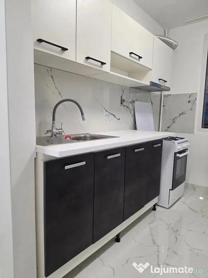 Apartament cu 3 camere semidecomandat în Colentina