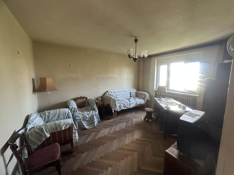 Apartament cu 3 camere decomandat în 1 Mai