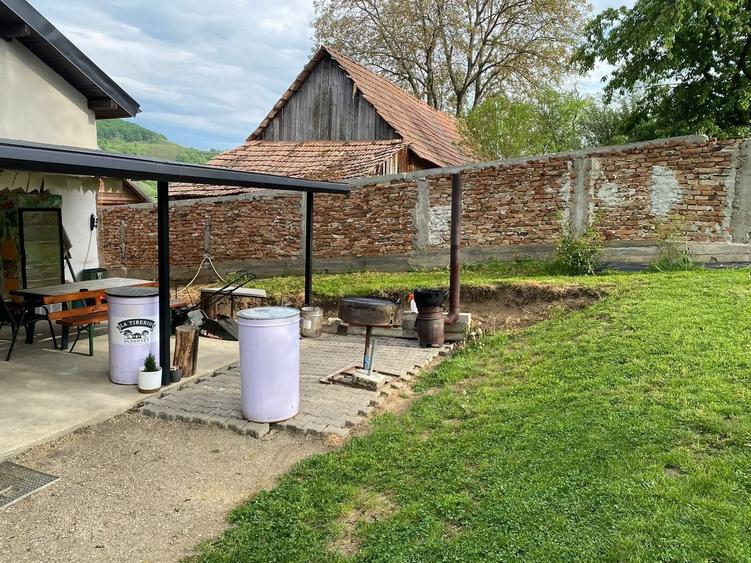 Casă individuală cu 4 camere cu Canalizare în Valea Lungă
