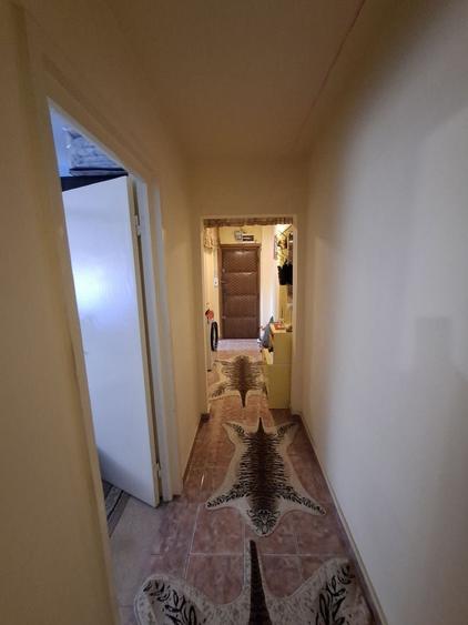 Apartament cu 3 camere semidecomandat, mobilat în Casa de Cultură