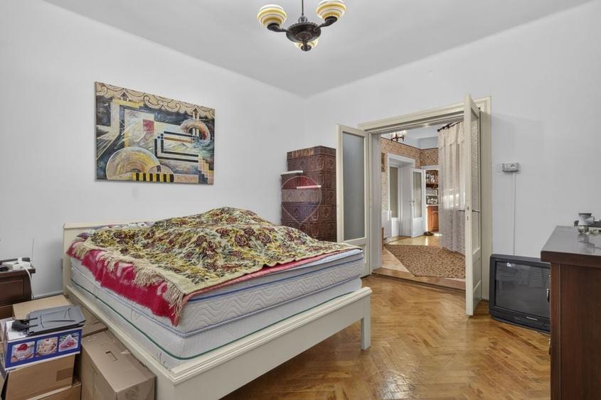 Casă individuală cu 4 camere cu Teren 1371 Mp în Central