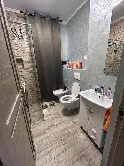 Apartament cu 4 camere decomandat în Florești — fotografia 2