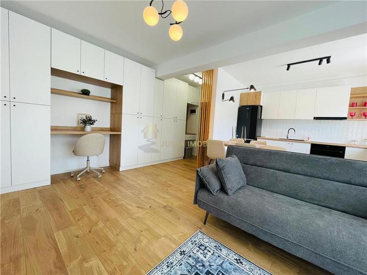Apartament cu 2 camere semidecomandat, mobilat în Florești