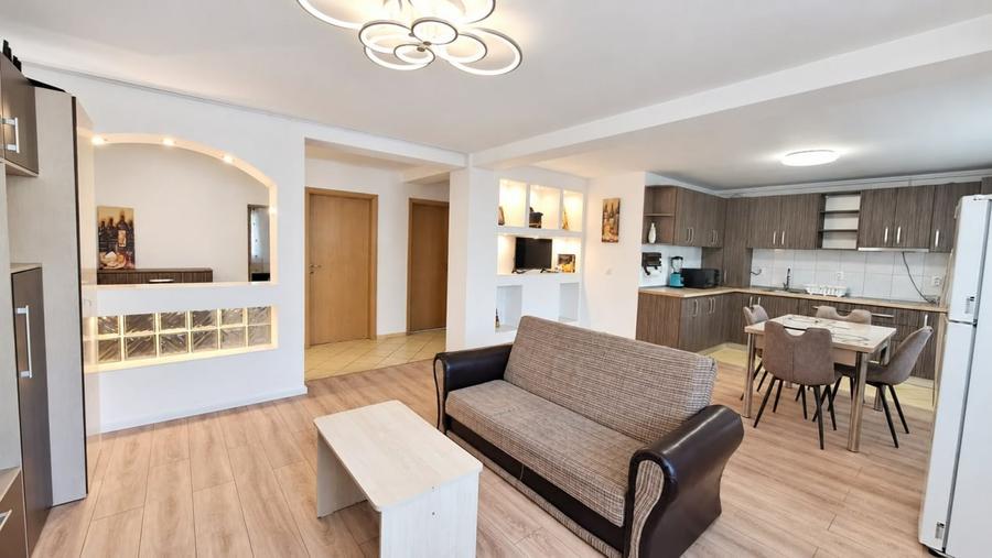 Apartament cu 3 camere decomandat, mobilat în Turnișor