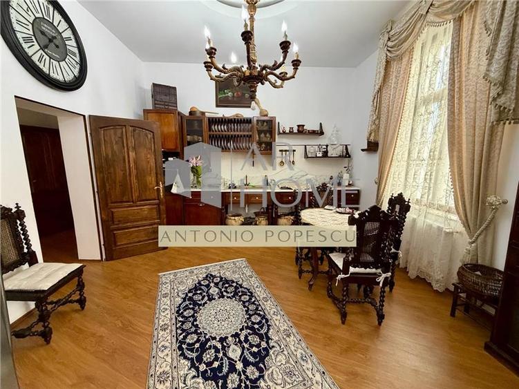 Casă individuală cu 11 camere cu Canalizare în Ultracentral