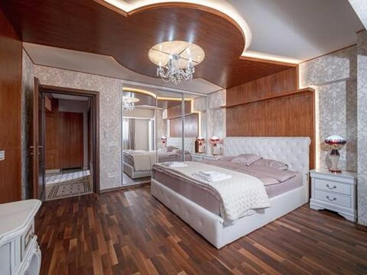 Apartament cu 4 camere decomandat, mobilat în P-ța Unirii