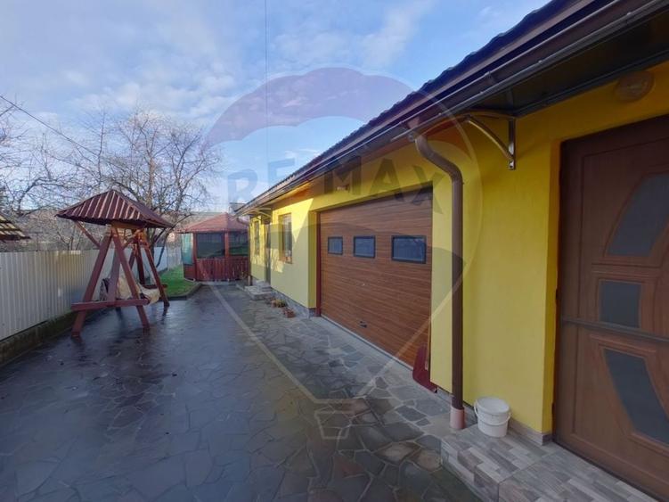Casă cu 4 camere cu Teren 900 Mp în Est