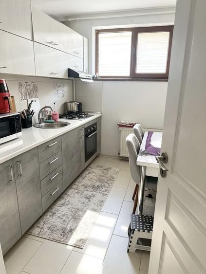 Apartament cu 3 camere decomandat, mobilat în Central