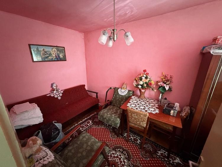 Apartament cu 3 camere semidecomandat în Central