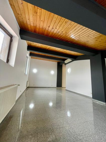 Apartament cu 3 camere semidecomandat în Străulești