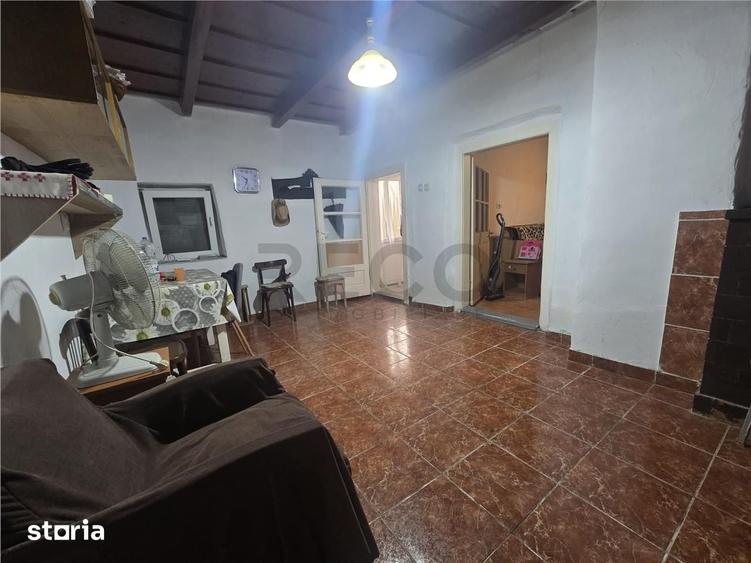 Casă cu 2 camere cu Teren 2685 Mp în Curtuișeni