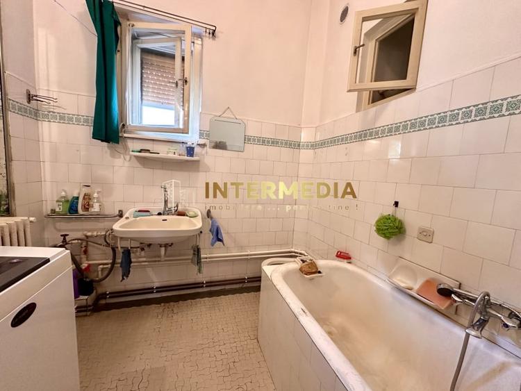Apartament cu 3 camere decomandat, mobilat în Central
