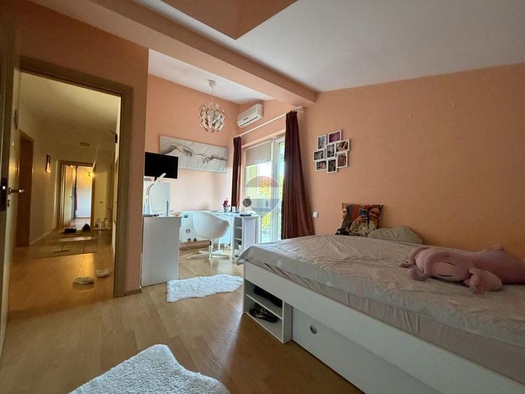 Casă individuală cu 8 camere cu Teren 1947 Mp în Corbeanca