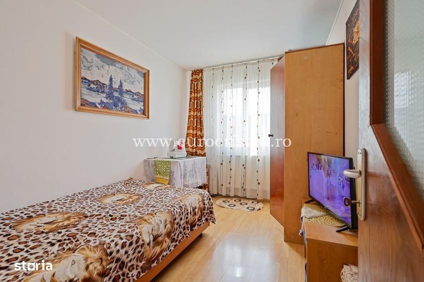 Apartament cu 4 camere semidecomandat în Central