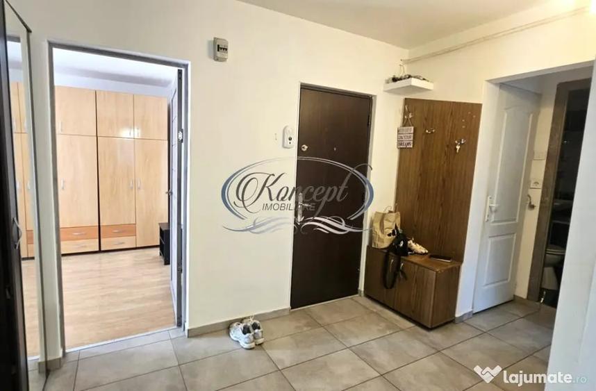 Apartament cu 3 camere decomandat în Între Lacuri