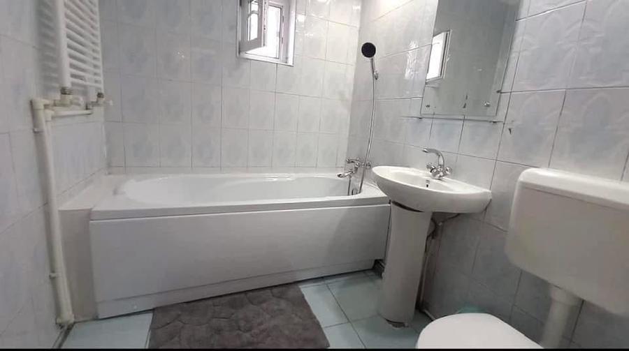 Apartament cu 3 camere decomandat în Nicolina