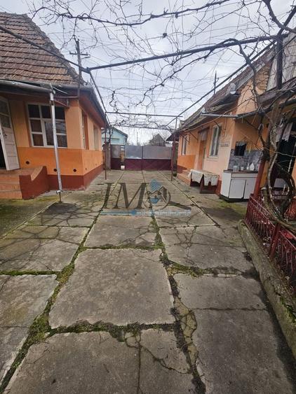 Casă individuală cu 4 camere cu Canalizare în Roșia de Secaș