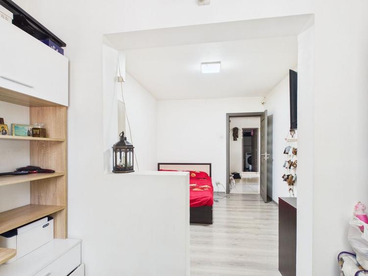 Apartament 4 camere decomandat | Parter | Metrou la 7 minute | - 10