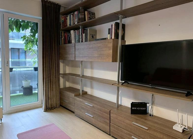 Apartament cu 4 camere decomandat, mobilat în Băneasa