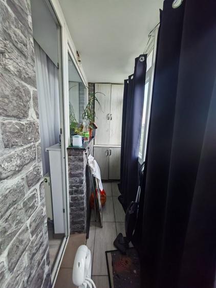 Apartament cu 3 camere decomandat în Berceni