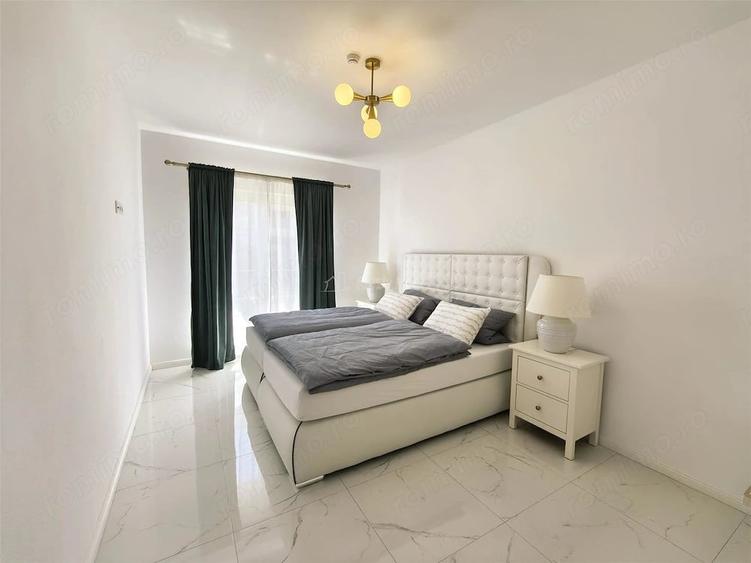 Apartament cu 3 camere semidecomandat în Periferie