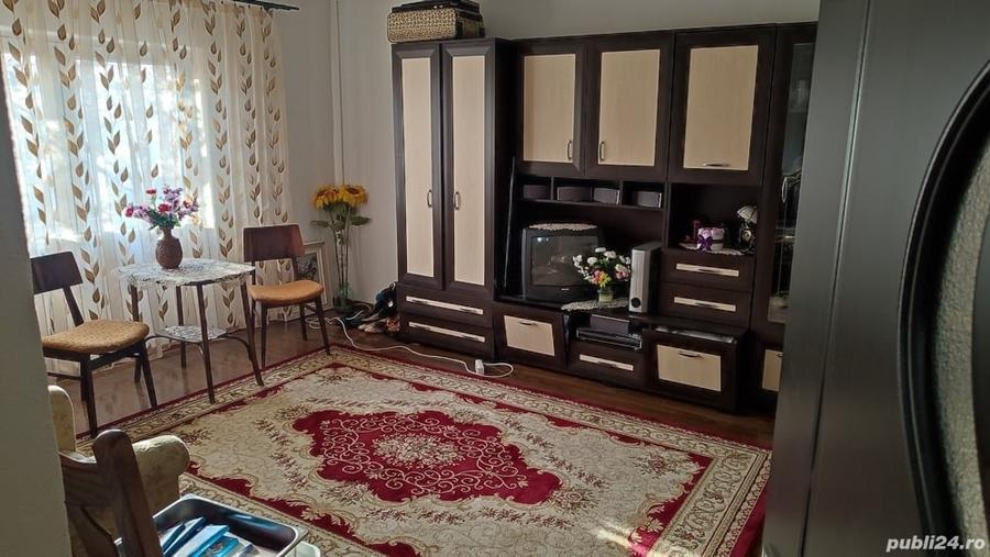 Apartament cu 4 camere decomandat în Nicorești