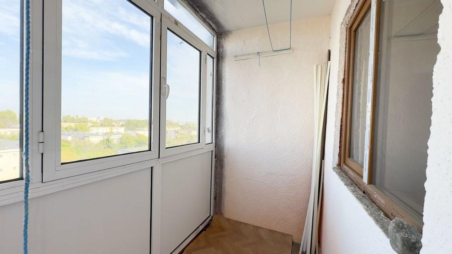 Apartament cu 3 camere semidecomandat în Rahova