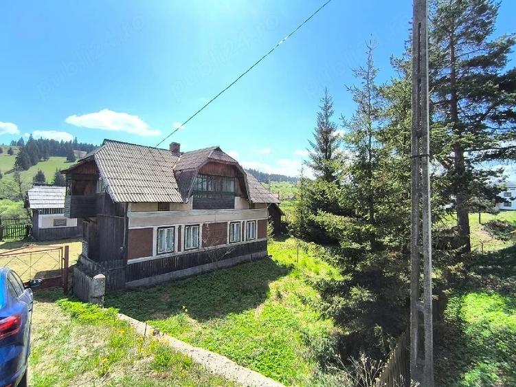 Casă cu 4 camere cu Teren 1170 Mp în Poiana Stampei