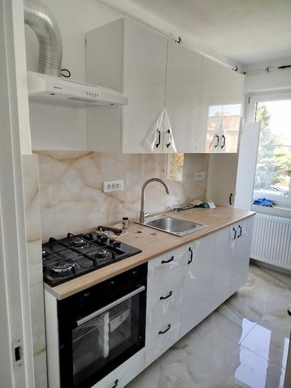 Apartament cu 3 camere decomandat, mobilat în Tractorul