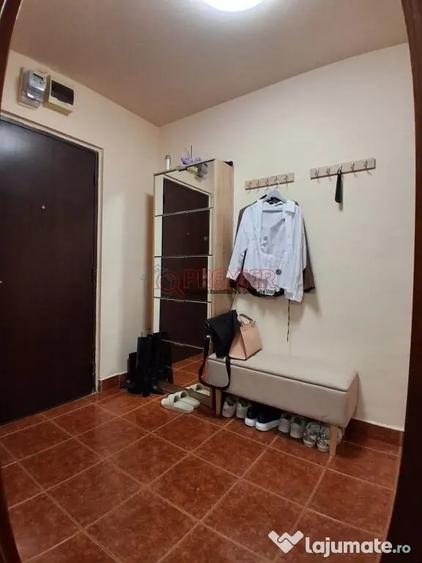 Apartament cu 4 camere decomandat în Berceni