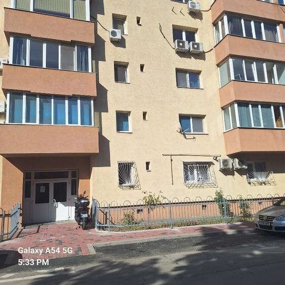 Garsonieră decomandată în Decebal