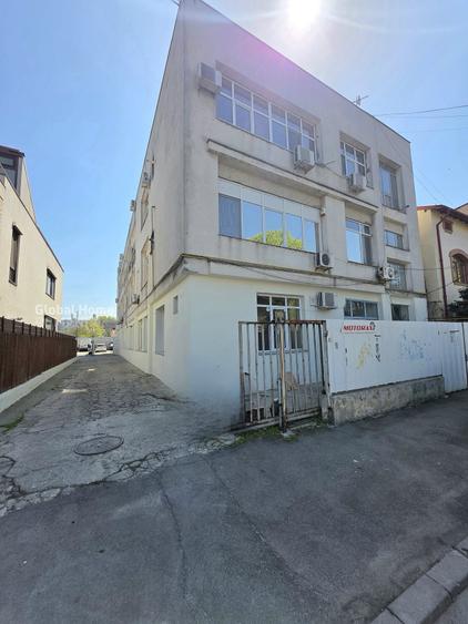 Spațiu comercial, de 450 mp, în Militari