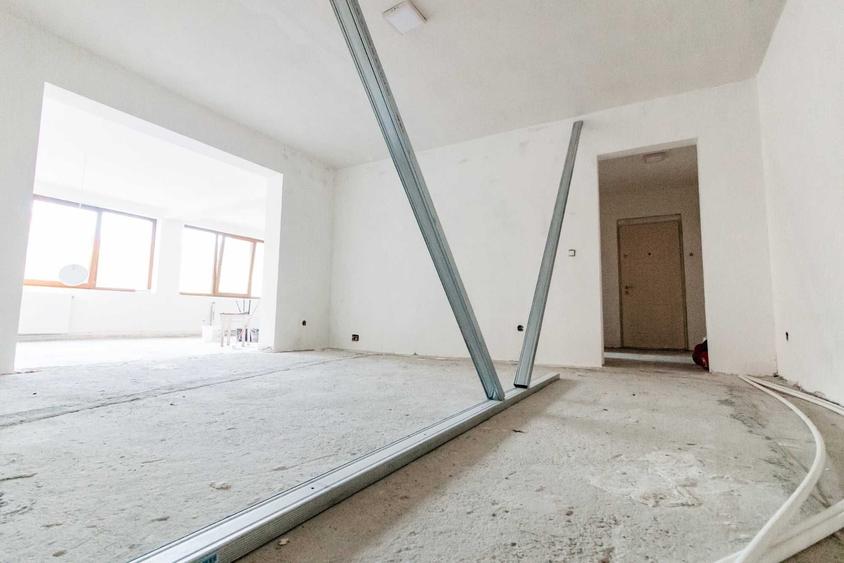Apartament cu 3 camere decomandat în Central