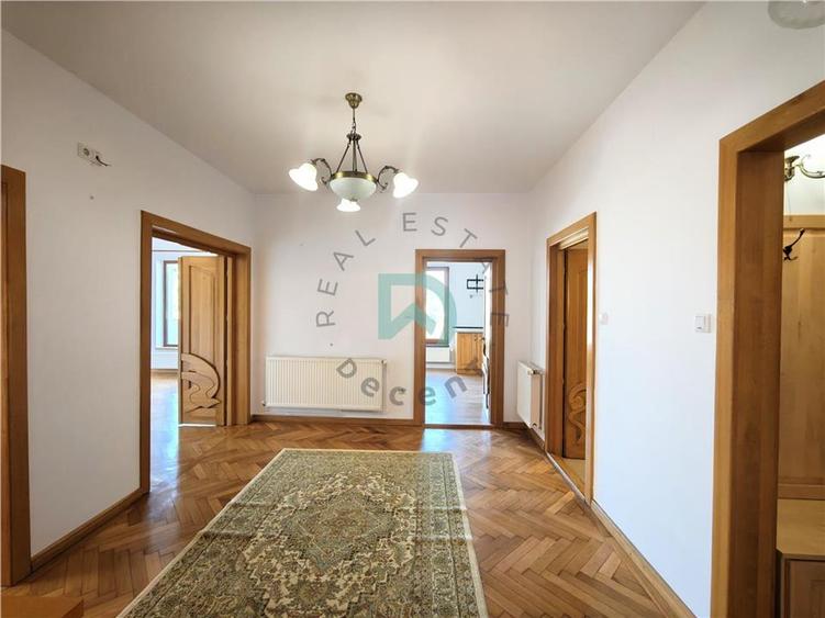 Apartament cu 3 camere decomandat în Centrul Istoric