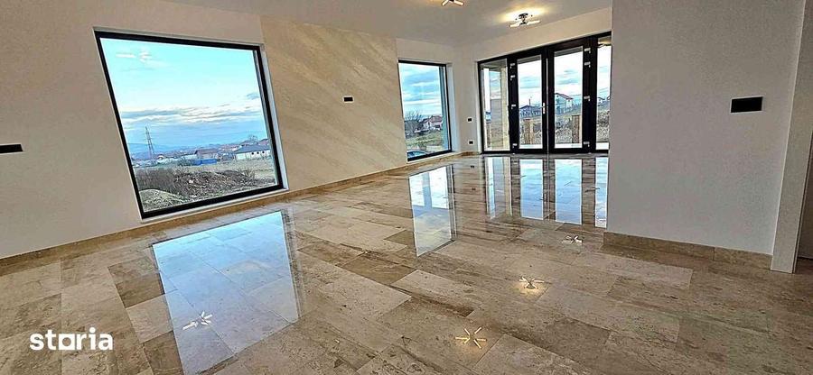 Casă cu 4 camere cu Teren 500 Mp în Central