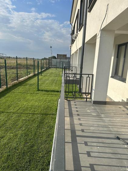 Duplex cu 4 camere cu Canalizare în Progresul