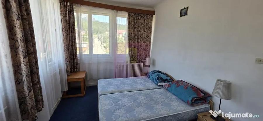 Casă cu 8 camere cu Teren 518 Mp în Central