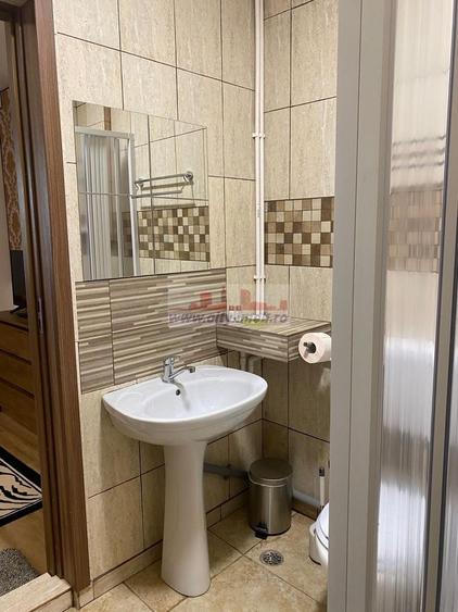 Casă individuală cu 5 camere cu Piscina în Sătic