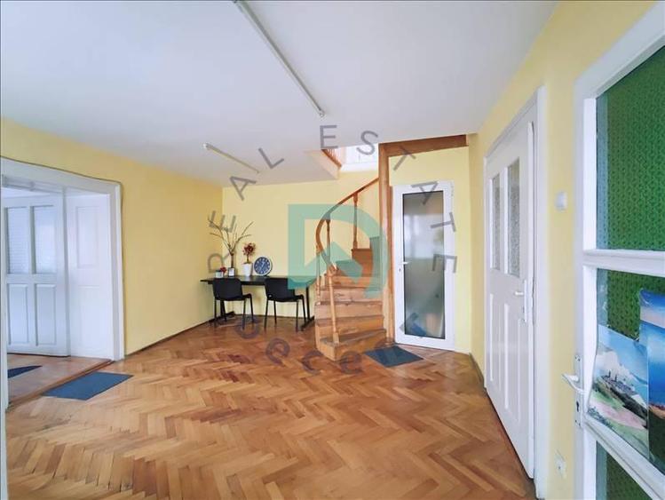 Apartament cu 5 camere semidecomandat în Brașovul Vechi