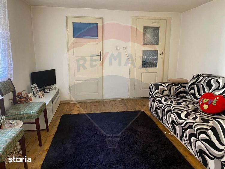 Casă cu 7 camere cu Teren 2522 Mp în Brateiu