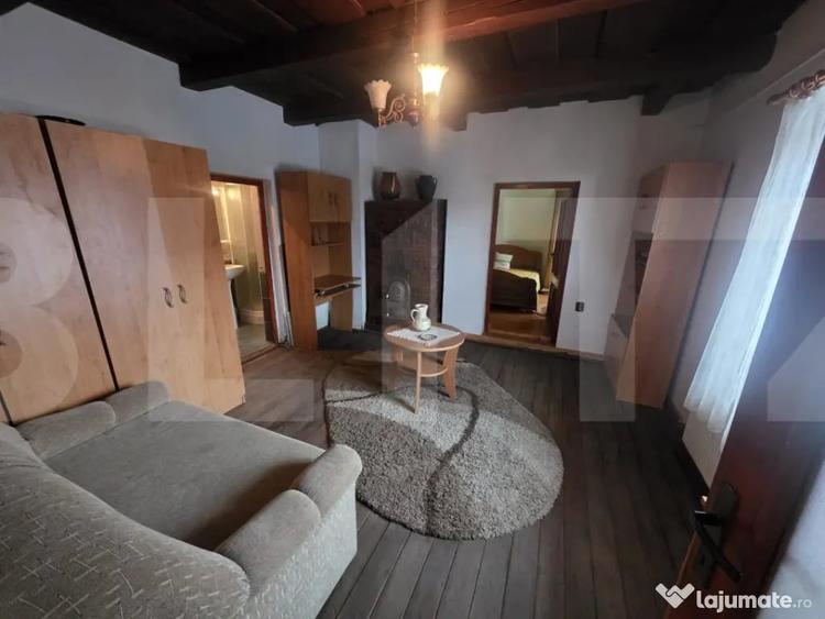 Casă cu 7 camere cu Teren 1384 Mp în Cernat