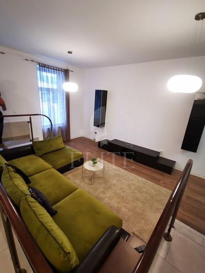 Apartament cu 3 camere semidecomandat, mobilat în Central