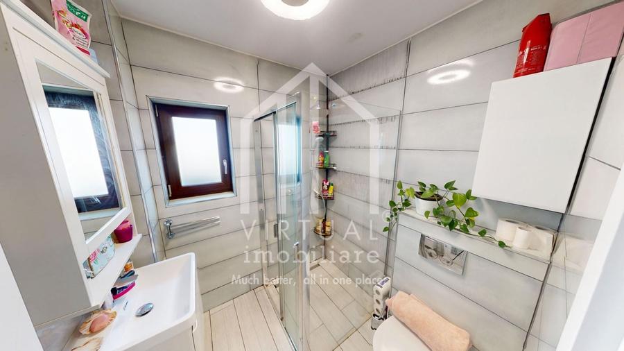 Duplex cu 5 camere cu Canalizare în Cristian