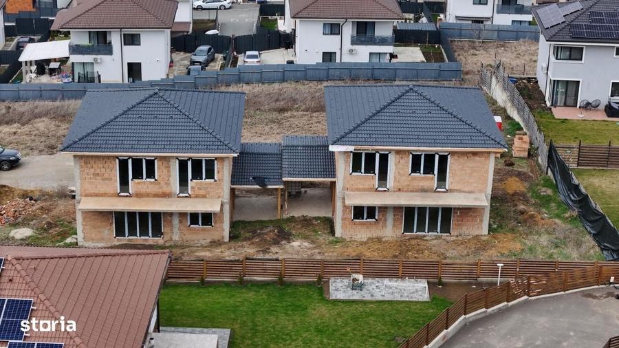 Casă cu 4 camere în Dezmir